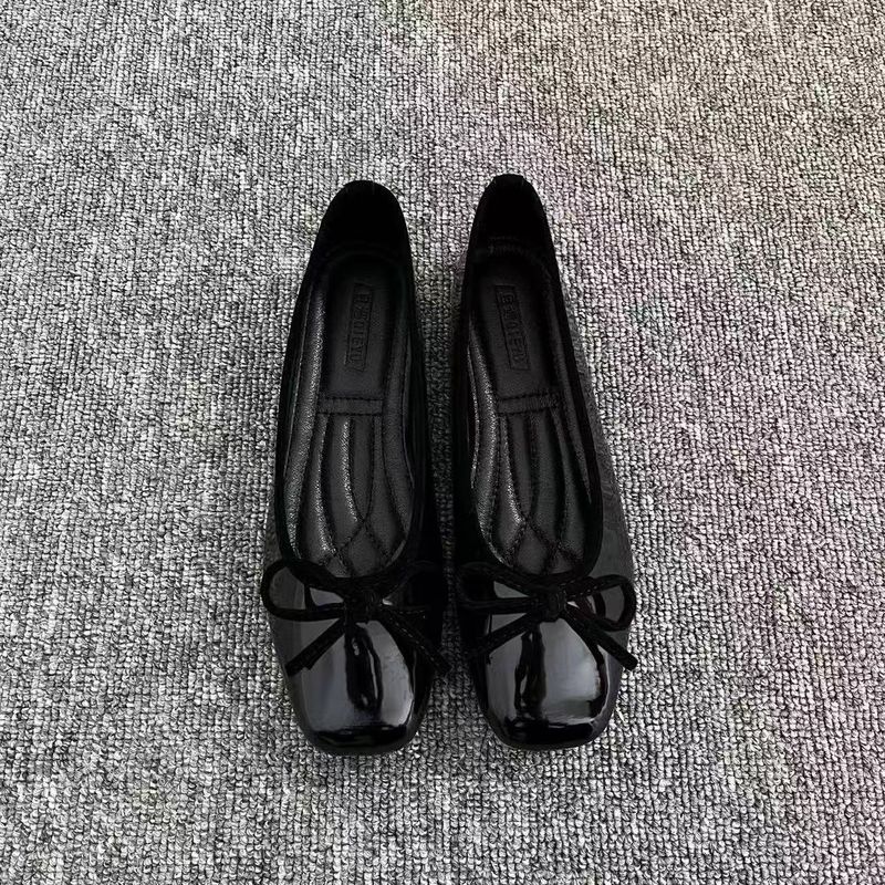 2025 Doudou Grandma Ballet Bow 新しいスクエアトゥフラットレッドシューズフレグランススタイル浅い口多用途婦人靴|undefined