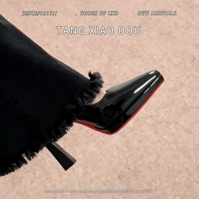 Xiyen's New Stunning and Sexy Black High-Heeled Shoes with Red Soles for Women, Featuring a Waterproof Platform, Pointed Toe, Comfortable for the Feet, and Professional Chunky Heels Xiyen's New Stunning and Sexy Black High-Heeled Shoes with Red Soles for Women, Featuring a Waterproof Platform, Pointed Toe, Comfortable for the Feet, and Professional Chunky Heels
