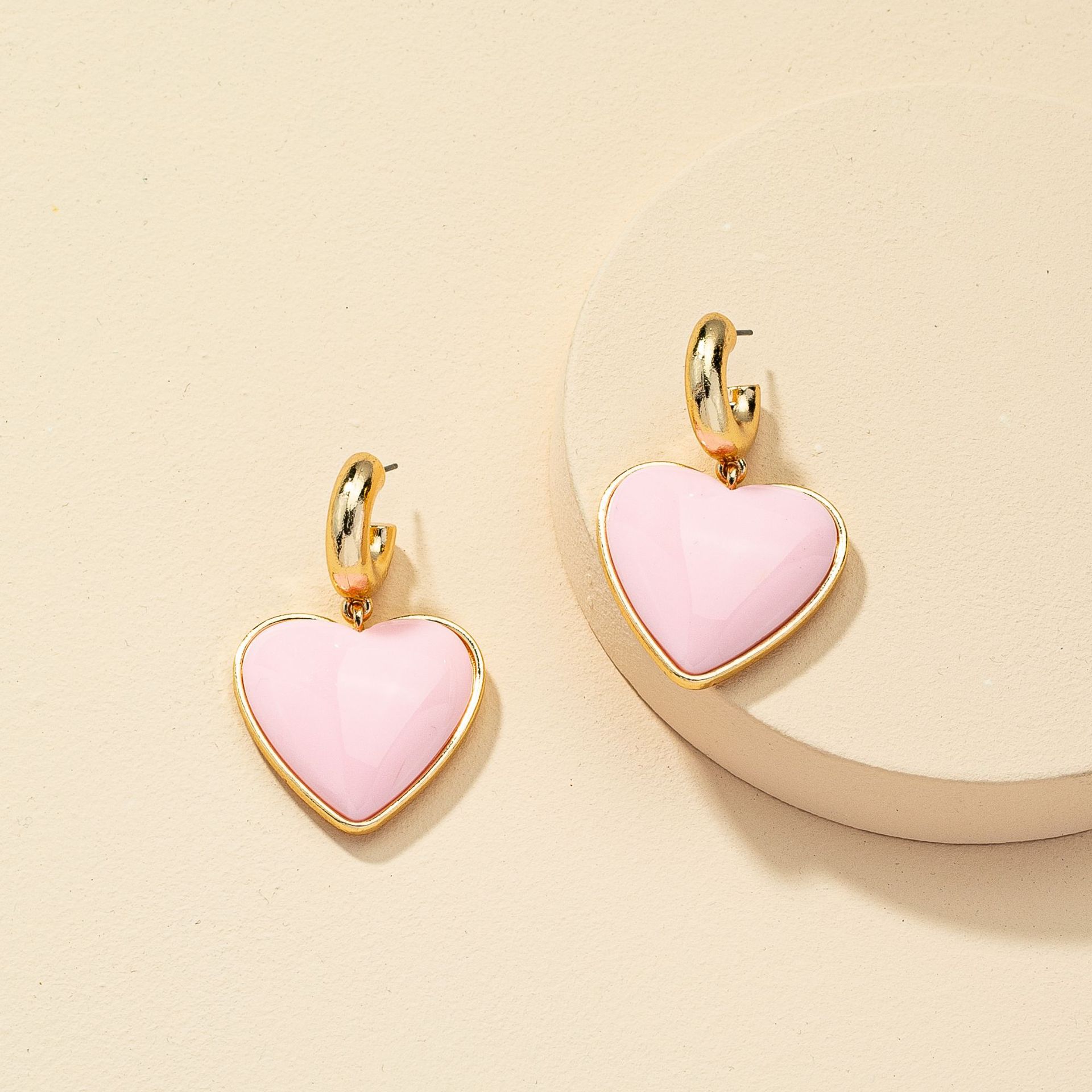 European And American Popular New Accessories Wholesale 1 Pair Exaggerated Peach Heart Earrings Fashion Earrings Qingdao Jewelry display picture 4