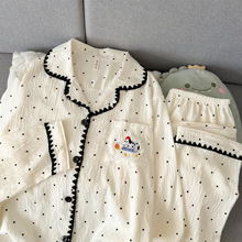 �̽�С����a˯��Ů�����L�了�s���c��ɫ��߅�Ҿӷ���Ů�ɼ����b