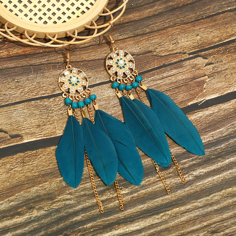 Fashion Hollow Feather Tassel Long Bohemian Pearl Earrings display picture 2