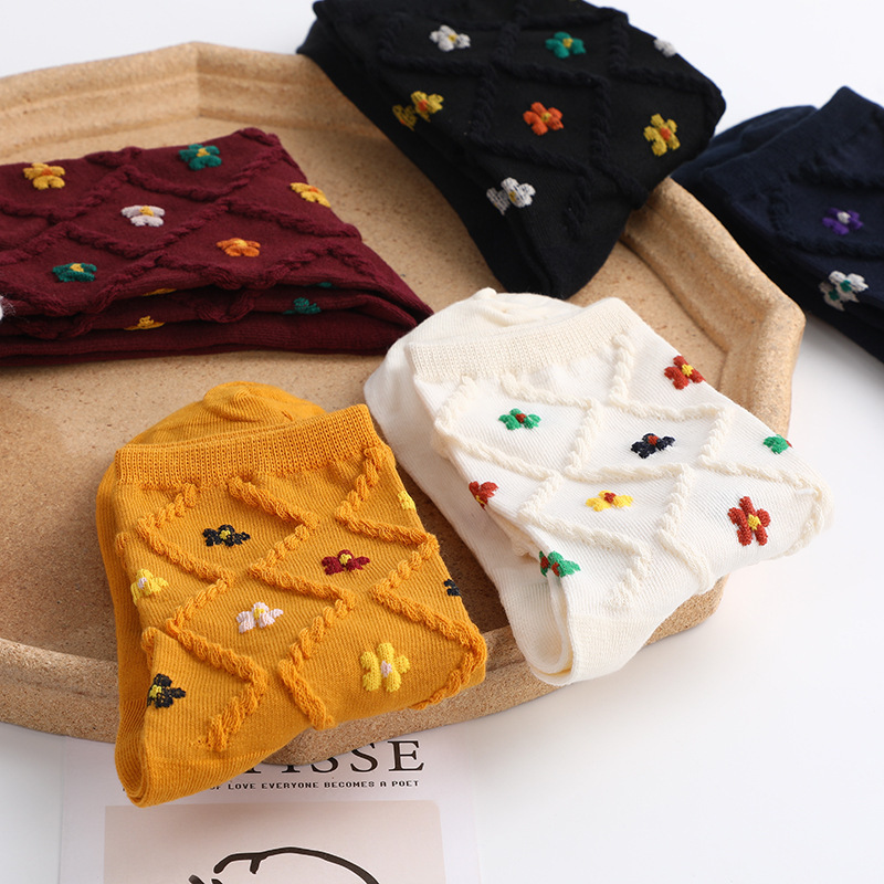 Simple five-color diamond-shaped small flower mid-calf length socks Korean fashion Dark Flower knitted socks casual sports socks wholesale Simple five-color diamond-shaped small flower mid-calf length socks Korean fashion Dark Flower knitted socks casual sports socks wholesale