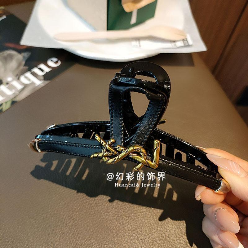 2025 nuevo diseño de nicho para el cabello corteza agarrando clip de 13 cm letras de moda viajeros clip de tiburón explosión