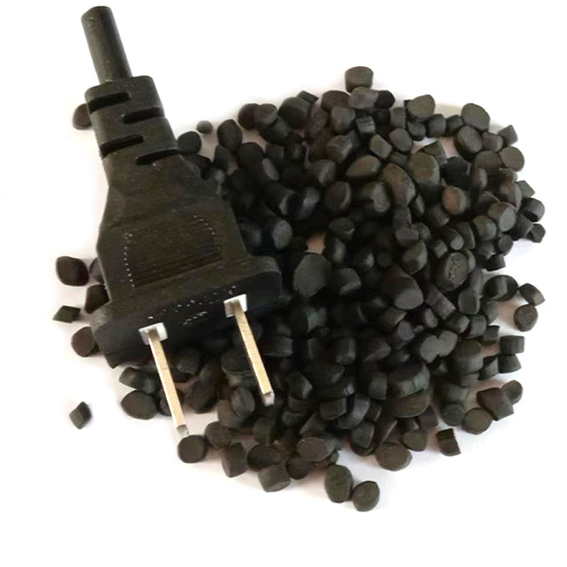 Огнестойкий материал для вилок-разъемов: гранулы ПВХ, экструзионный и инжекционный сорт, поливинилхлорид, мягкие черные гранулы из переработанного сырья.