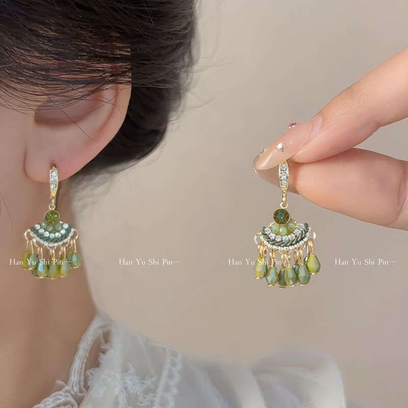 Summer New Bohemian Fan Shaped Tassel Ear Hook Fashion Sweet Small Fresh Exquisite Elegant Crystal Earrings Summer New Bohemian Fan Shaped Tassel Ear Hook Fashion Sweet Small Fresh Exquisite Elegant Crystal Earrings