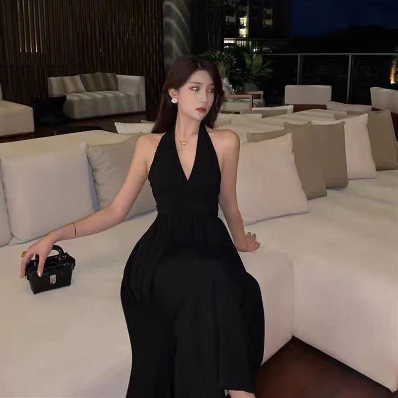 Black fitted skirt
