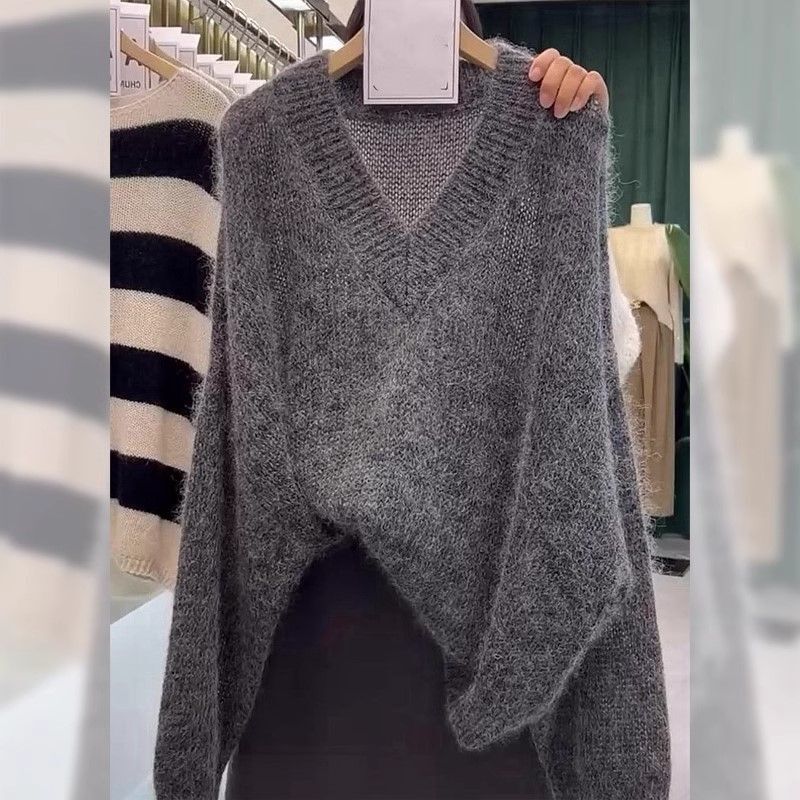 Retro casual design loose gray knit sweater for women, autumn style, thick pullover V-neck long-sleeve sweater, new product