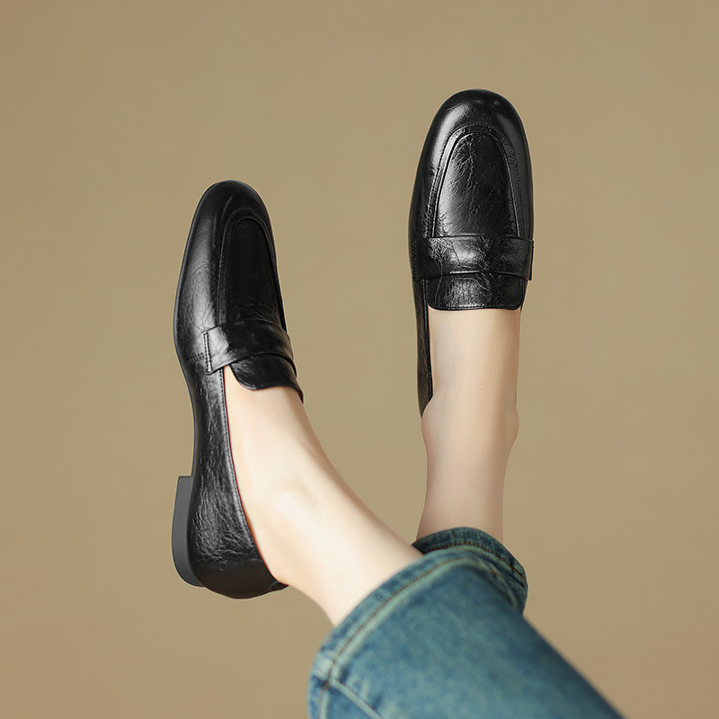 Giày lười nữ mũi tròn đế thấp da mềm phong cách casual — Màu đen
