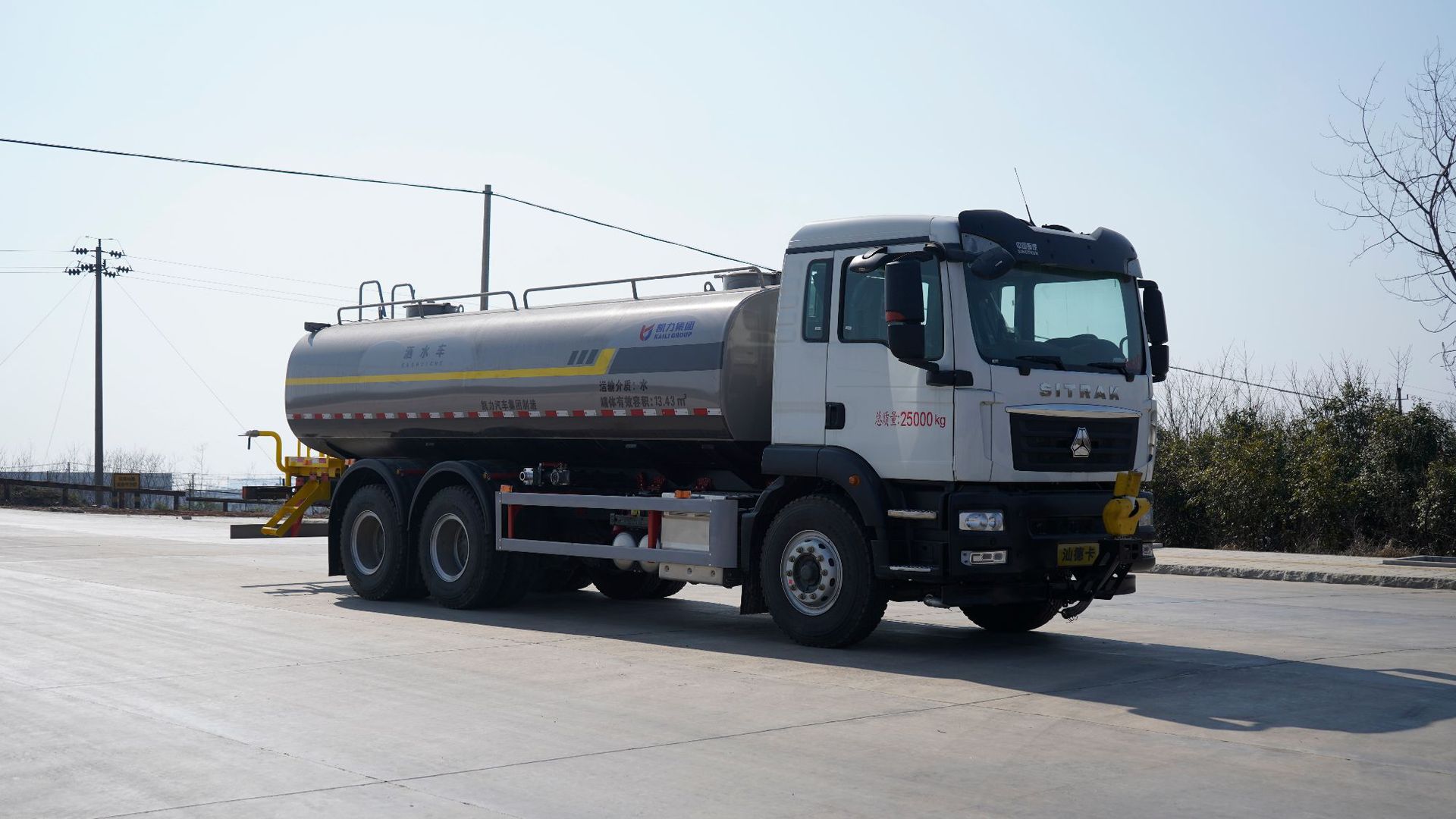 Sinotruk Howo Rear Eight-Wheel Sprinkler Truck 20 Cubic Meters Greening Spray Truck Price Large 22 Cubic Meters Stainless Steel Water Transport Truck