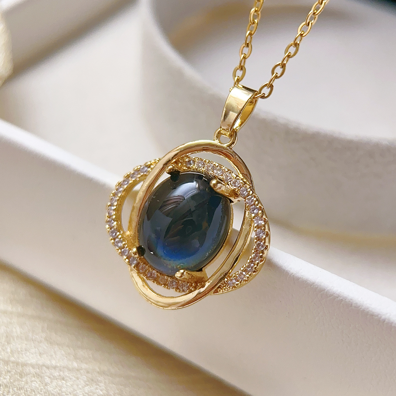 Caliente venta de nuevos colgantes de zafiro aristocráticos temperamento real elegante colgante colgante de pendientes incrustados conjunto de mujeres
