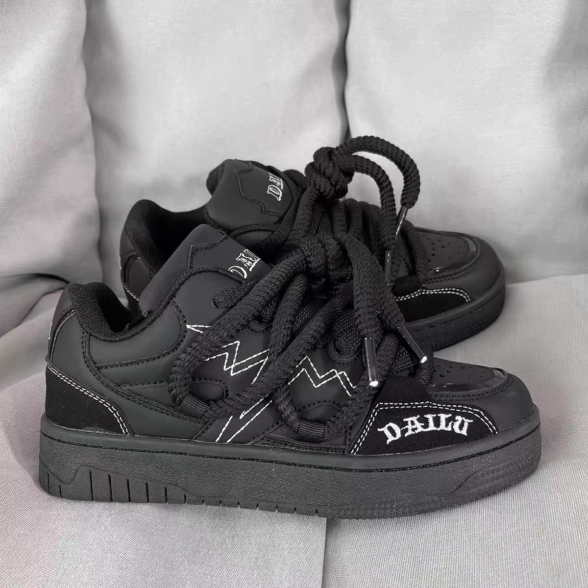 Breathable sports retro sneakers platform for leisure for students