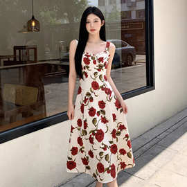 红色玫瑰碎花连衣裙女夏季新款2026女神范性感超仙时尚洋气吊带裙
