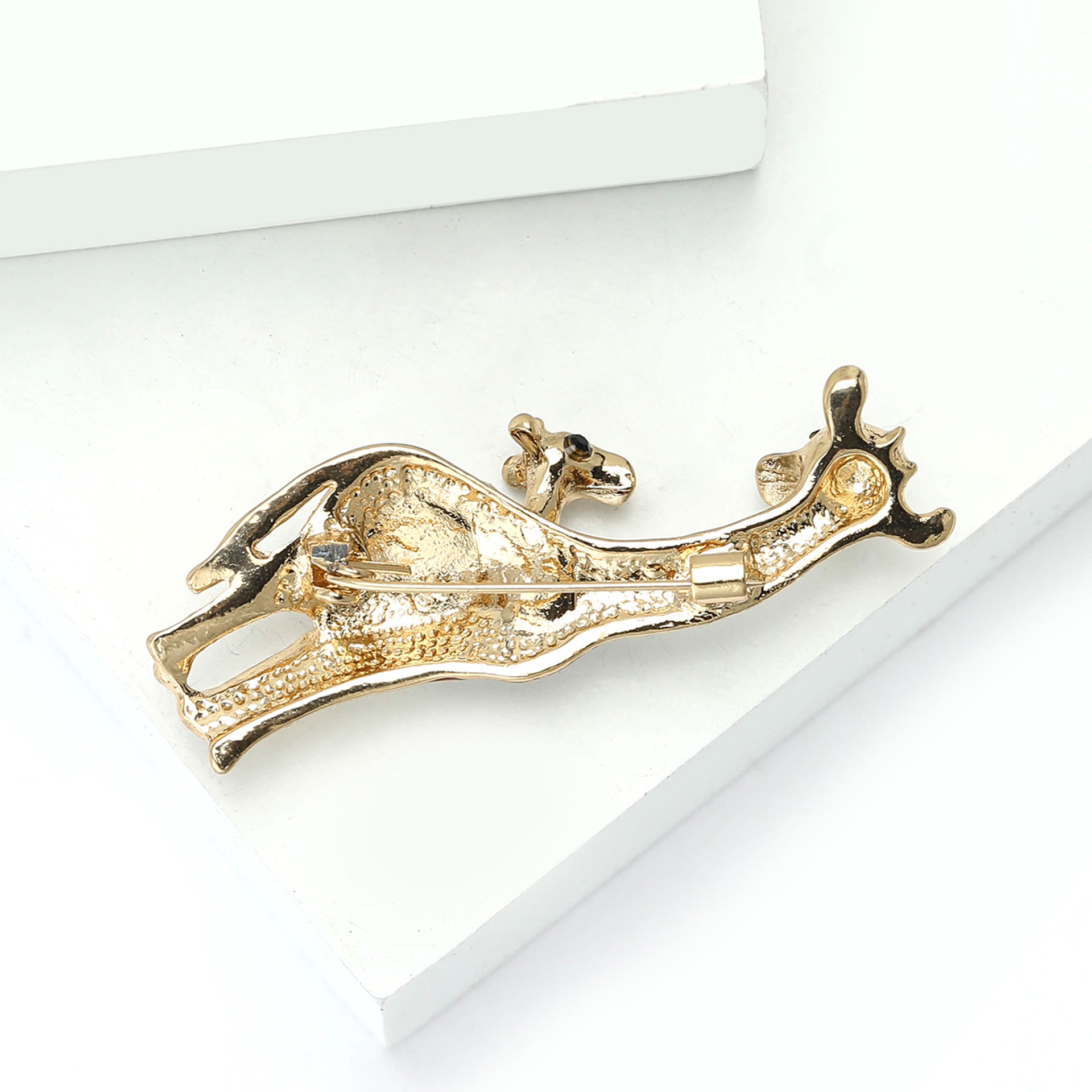 Fashion multi-color alloy oil drop enamel giraffe brooch temperament exaggerated men's and women's clothing corsage jewelry pins