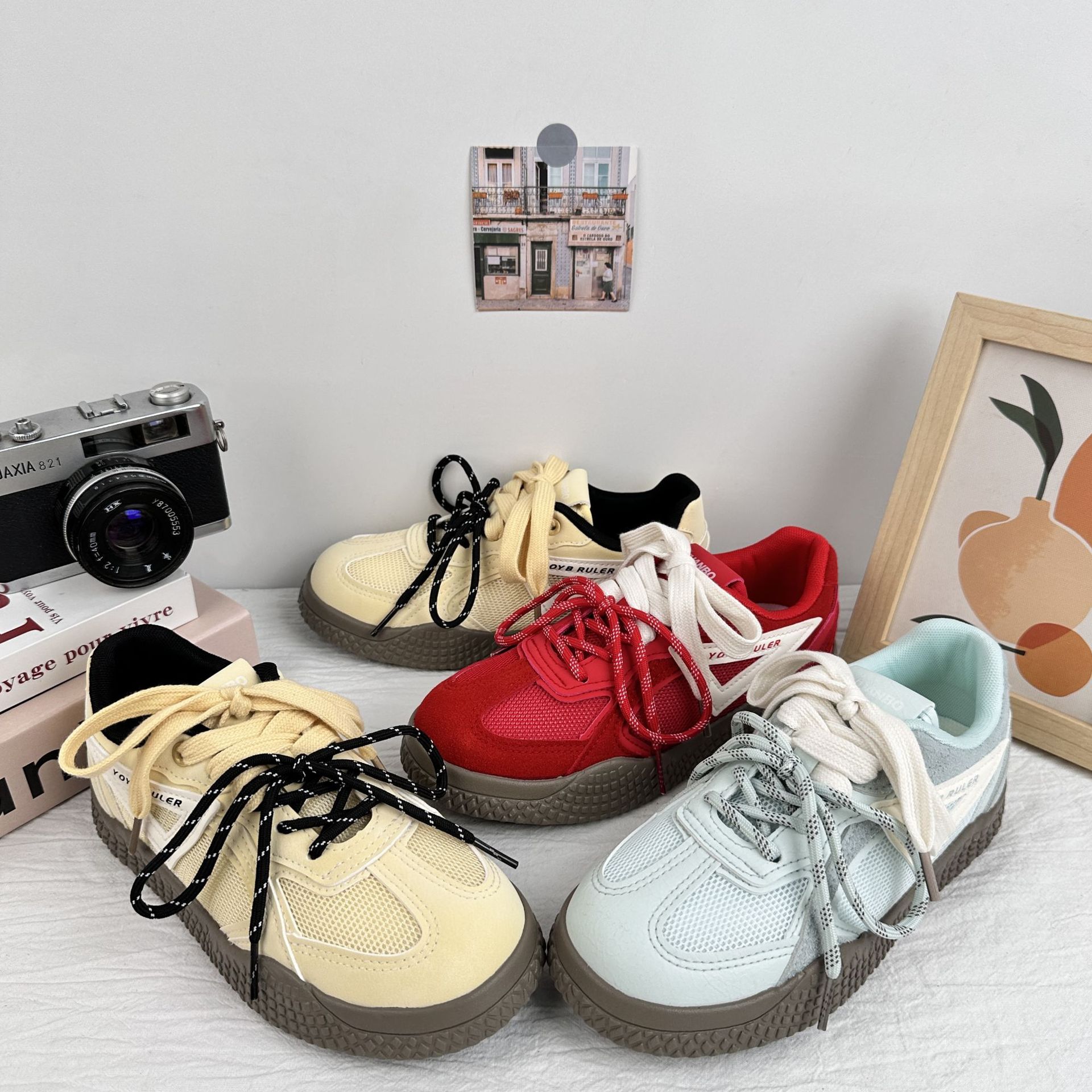 Zapatos de skate para mujeres de 2025 nuevos zapatos blancos de verano, zapatos casuales de malla, zapatos deportivos de suela gruesa