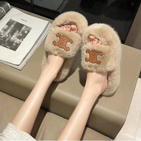 Пушистые тапочки для женщин, подходящие для ношения на улице, осень-зима 2025, белые повседневные пушистые тапочки в стиле Chanel на толстой подошве, без застежек.