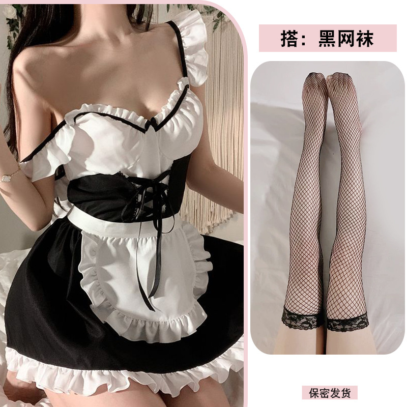 메이드 복장 + 검정 망사 스타킹