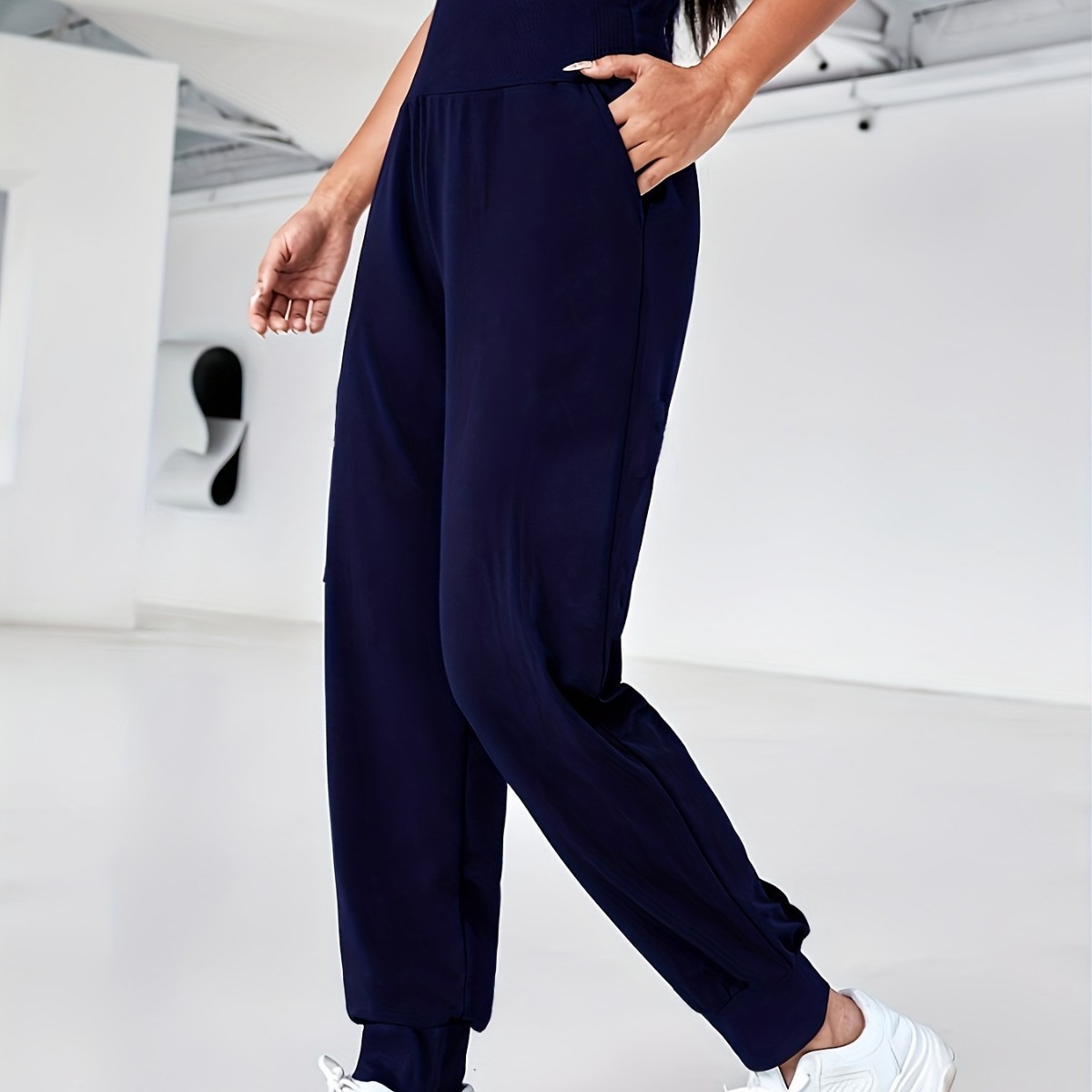2025 European and American style high-waisted slimming tummy control sports yoga pants with tapered cuffs for running and fitness casual pants.