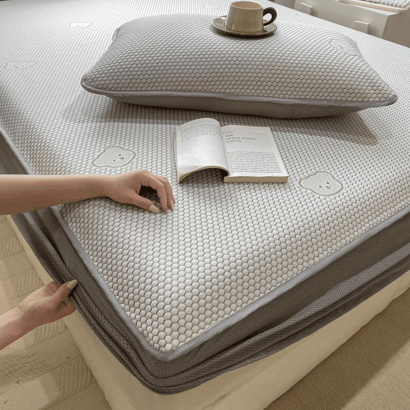 2025 nueva estera de guisantes de hielo, cojín fresco de verano, cama suave, seda de hielo, dormitorio de estudiantes, juego de tres piezas individual