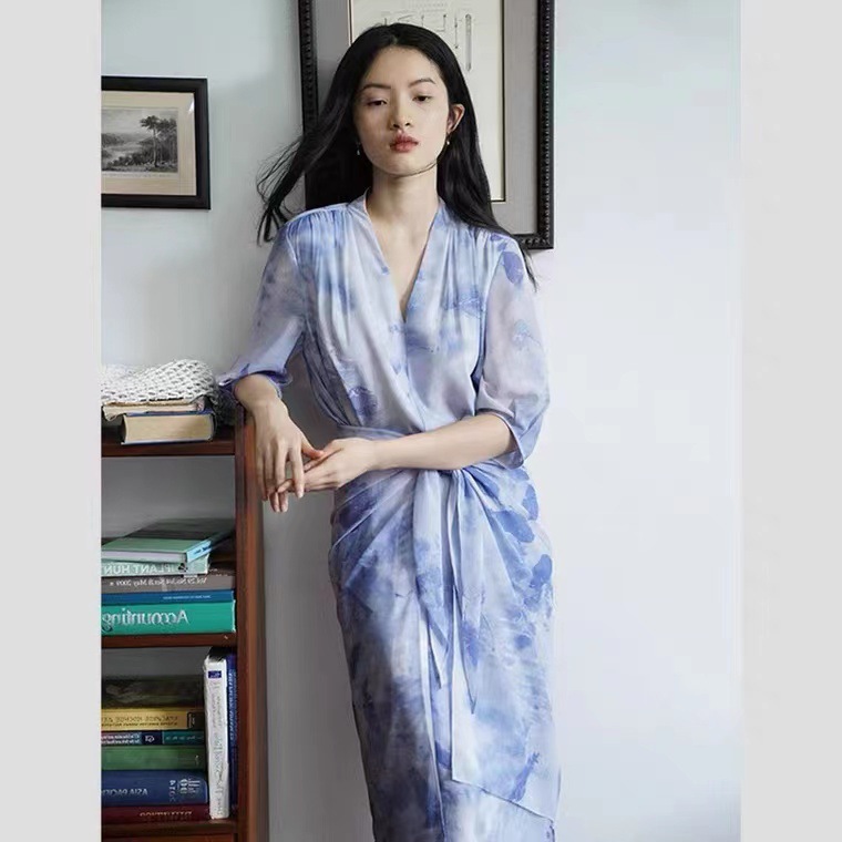 Đầm maxi nữ thắt eo kiểu Pháp họa tiết hoa nhỏ màu xanh — Váy liền màu xanh lam chi tiết 3
