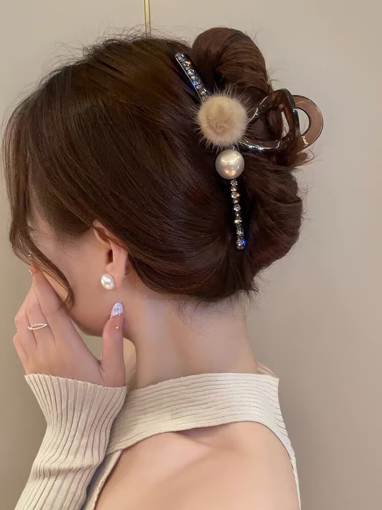 2026秋冬ミンクファー毛皮ヘアクリップ、高級感のある後頭部用大型シャーククリップ、ハート型キラキラ輝くダイヤモンド付き毛皮ヘアクリップ