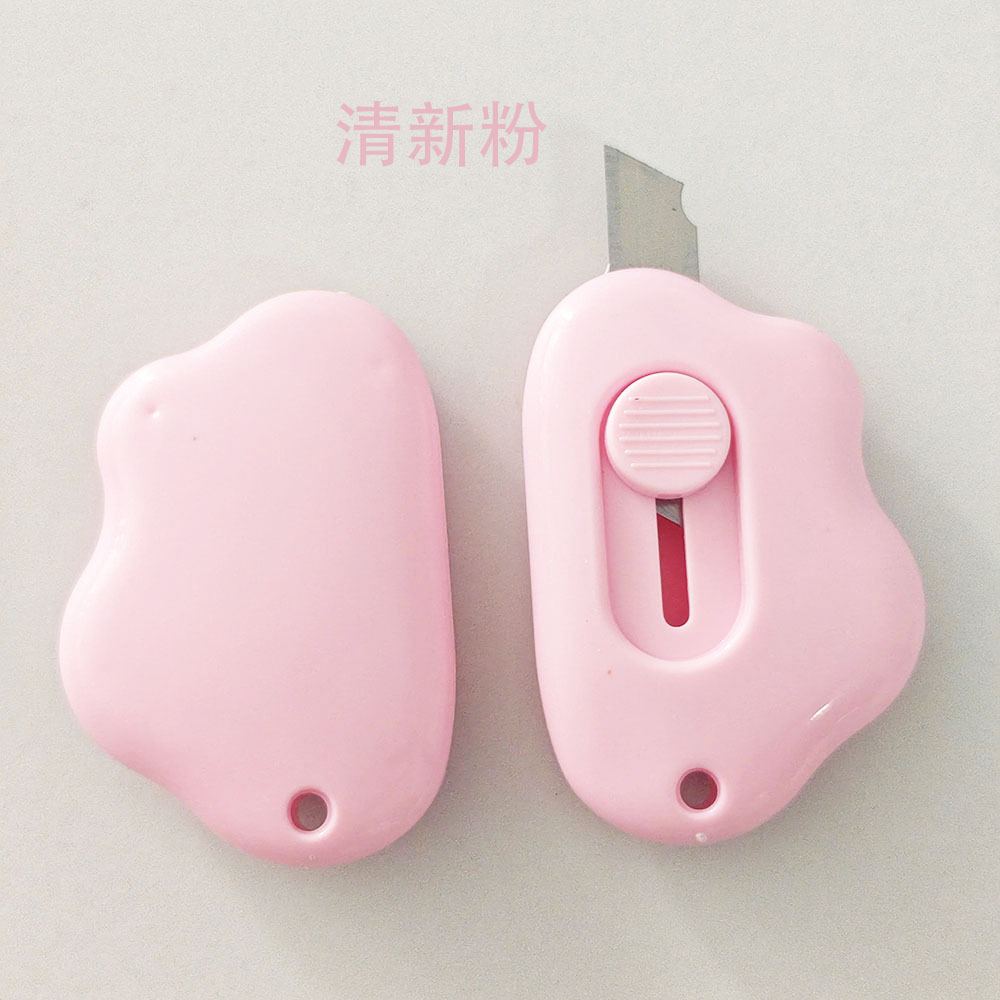 Nube de venta directa mini cuchillo portátil pequeño cuchillo de oficina para estudiantes desmantelar el cuchillo de papel pintado de aire fresco