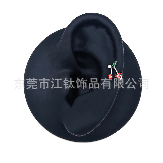 Pointed titanium steel lip stud product view