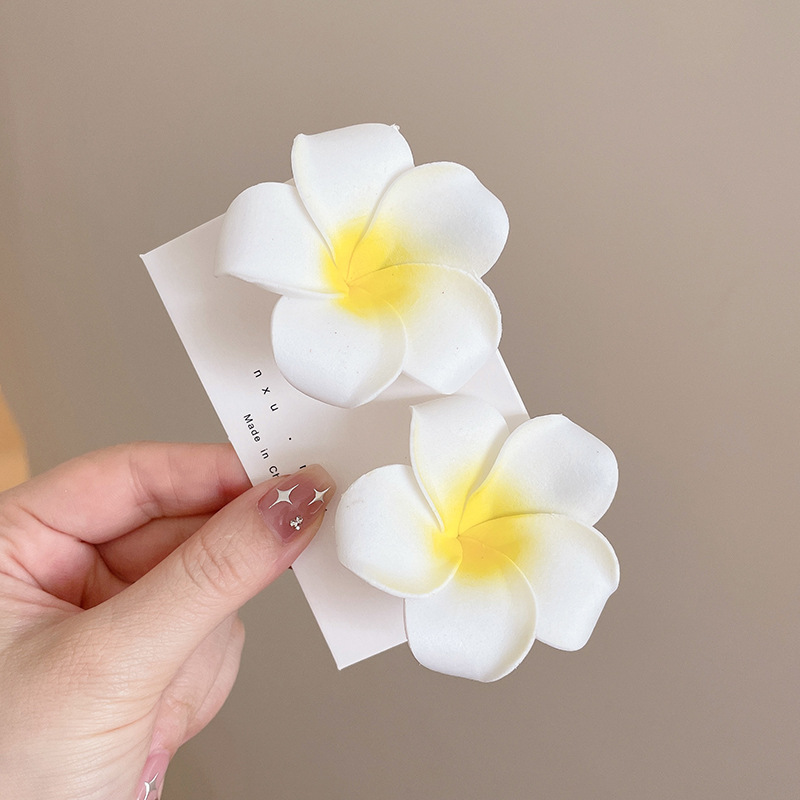 Huevo flor clip lateral clip lateral de alta calidad mujer 2025 nuevo tocado de cabello de flores de playa clip de flores de tamaño grande