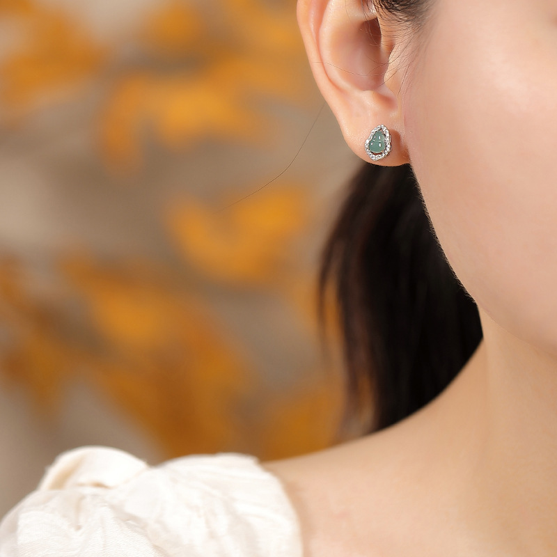 Khuyên tai bạc S925 hình hươu đính đá zircon xanh ngọc lục bảo phong cách cổ điển — Một cặp