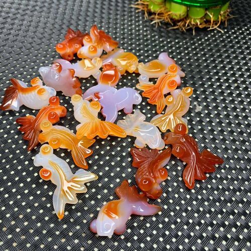 Wholesale pretty agate goldfish pendant ice colored chalcedony jade pendant landscape stone carpet stall pendant