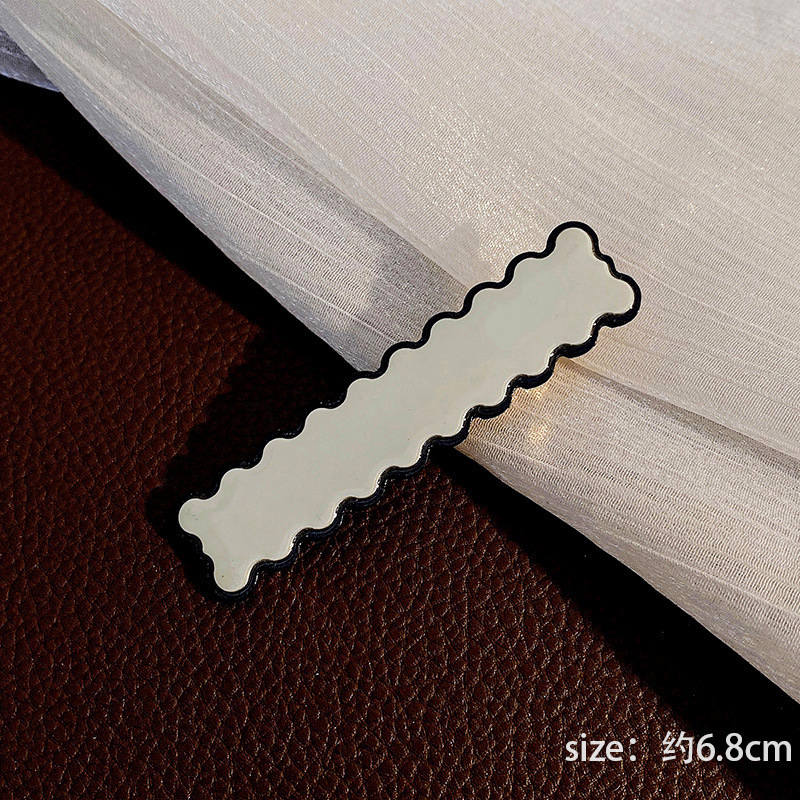 3 @ White Wave hair clip