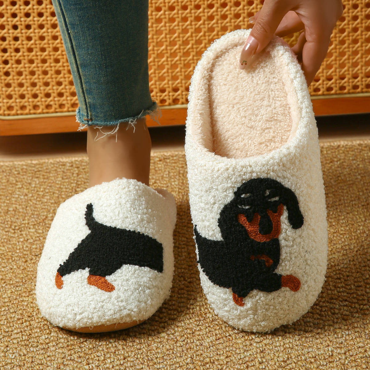 Zapatillas de algodón domésticas interiores de dibujos animados engrosados en otoño y invierno calentamiento casero casero zapatos de algodón de lana mujer