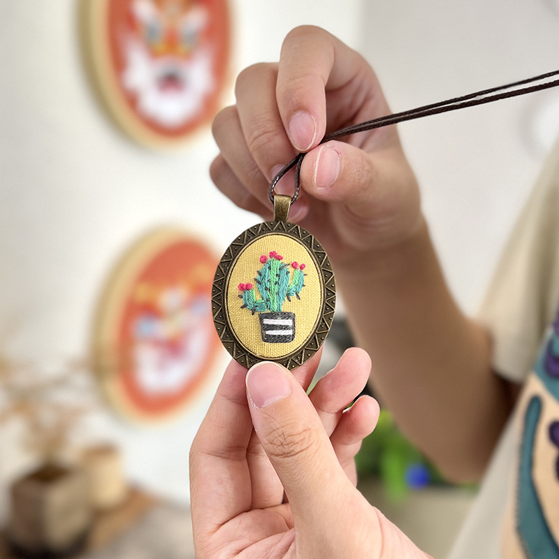 Cadena de suéter de cuerda de cera - planta verde (no terminada) + tensión bordada de 7 cm