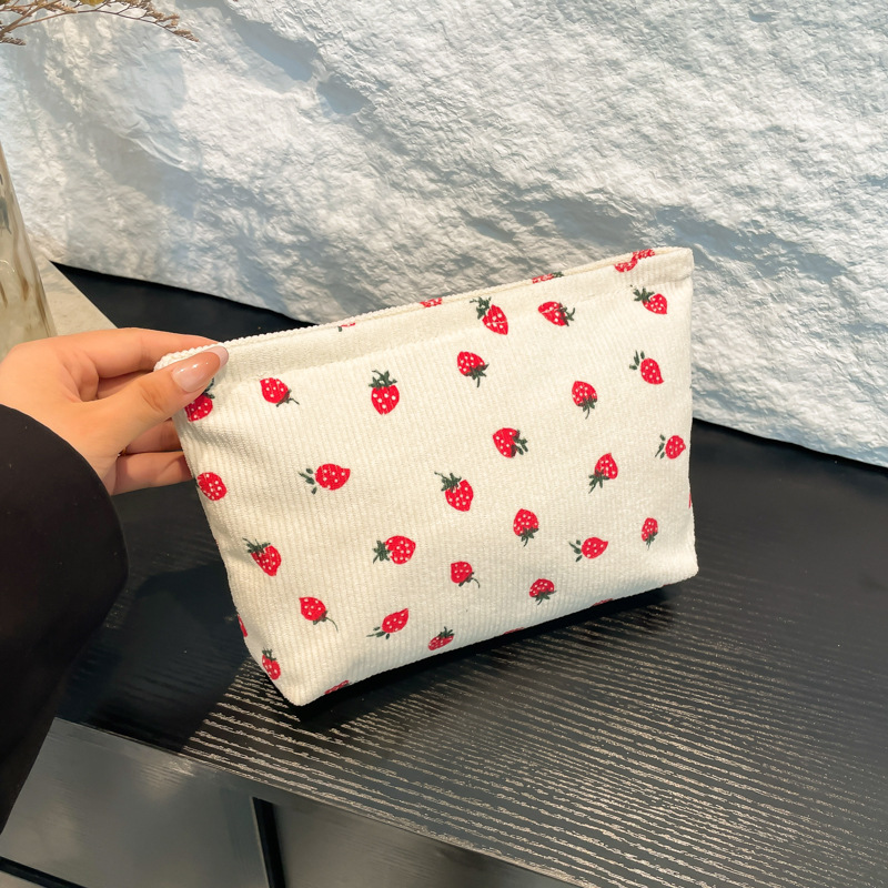 New Casual and Cute Strawberry Cosmetic Bag 2024 Autum Retro Fashion Small Square Bag Simple Fashion Trendy Hand