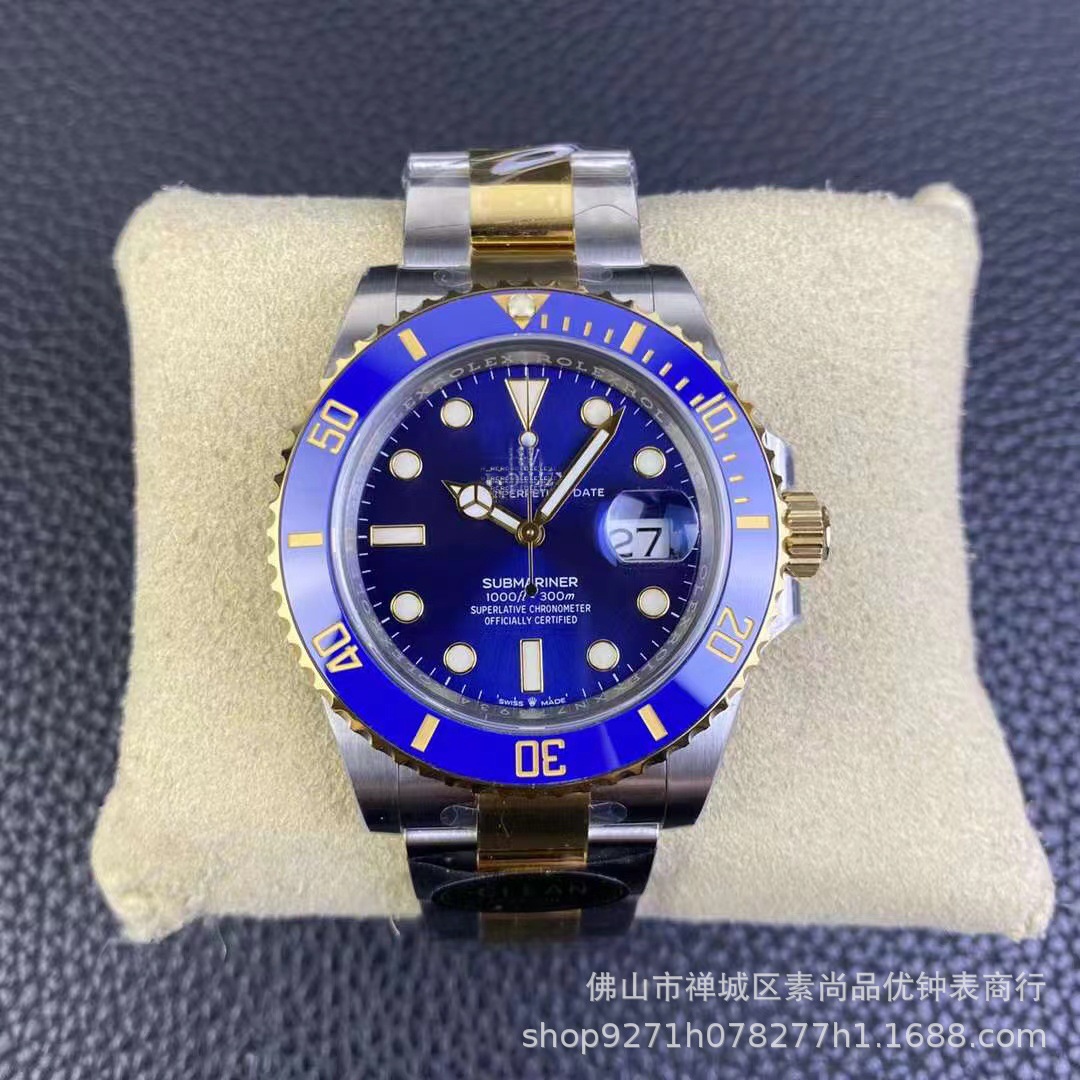 Between gold and blue water ghost