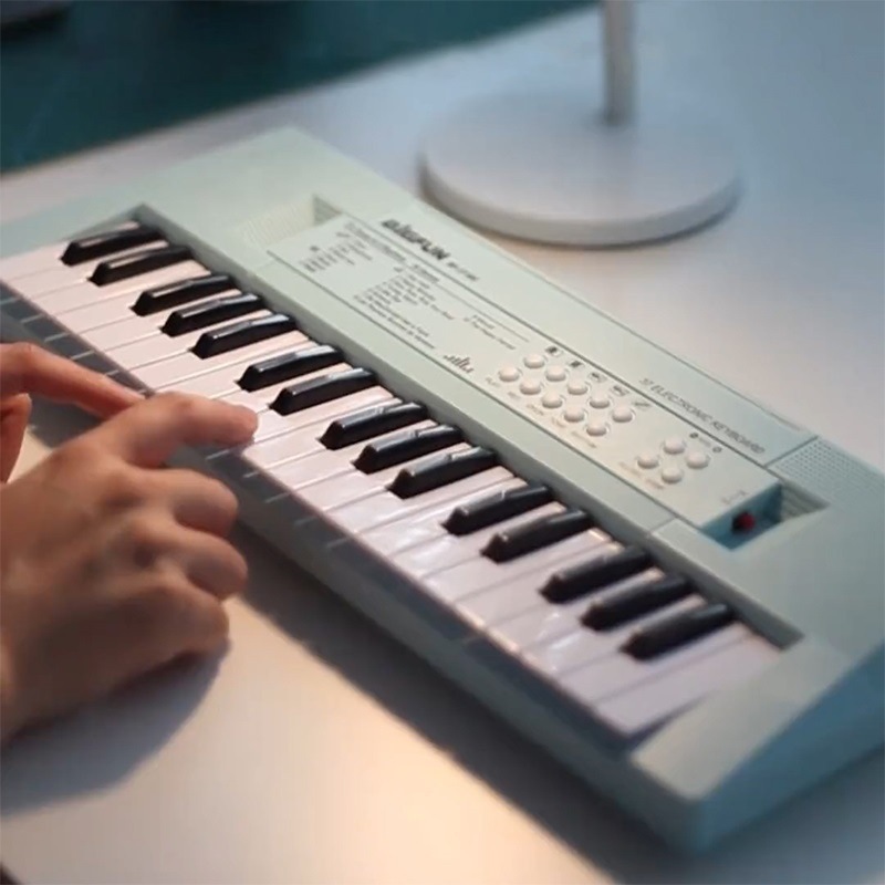 Los niños de nivel de entrada para hombres pueden traer teclas, piano para niñas 37, piano electrónico de juguete, micrófono para principiantes, tocar instrumentos musicales, hogar