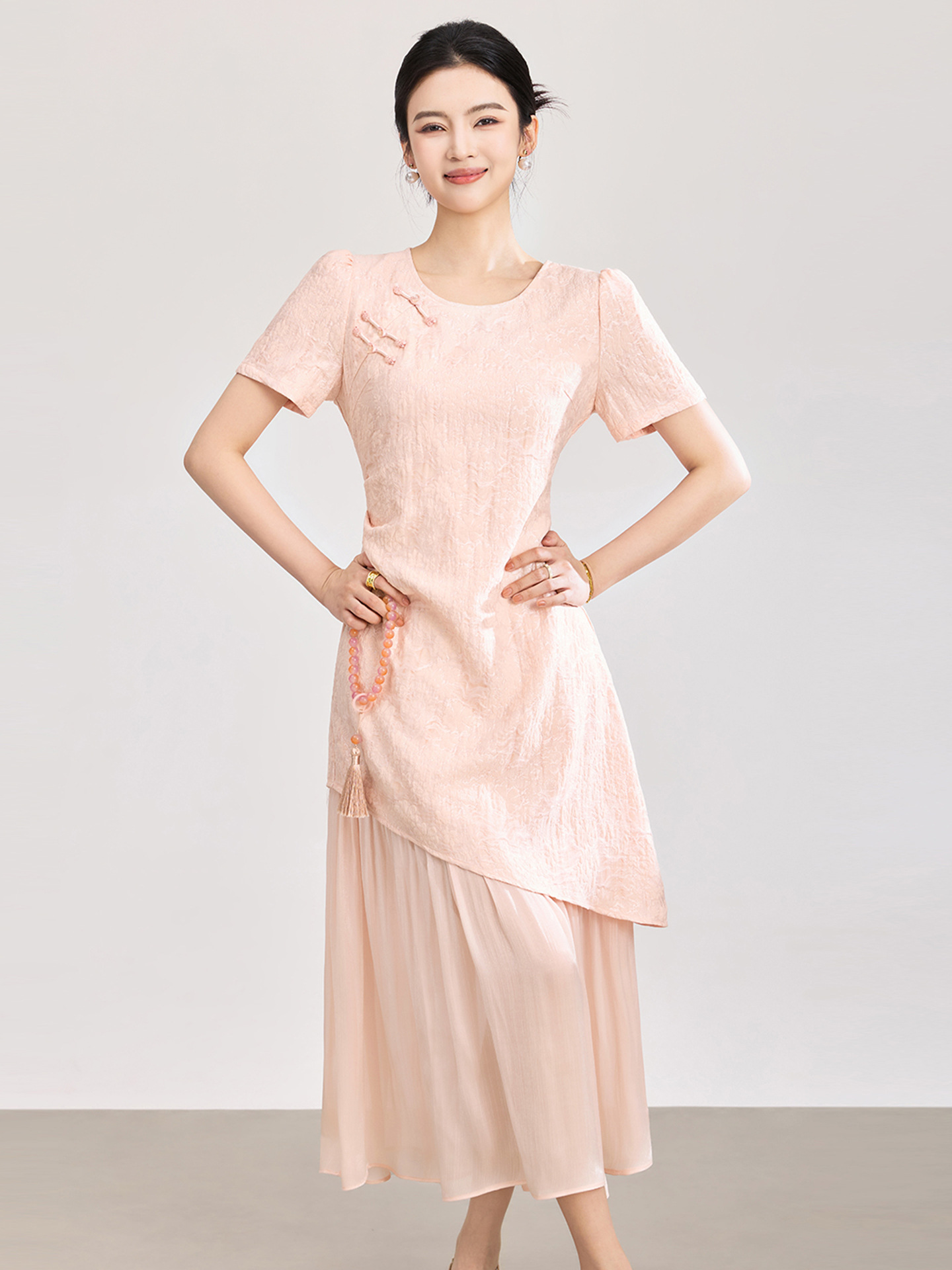 Đầm maxi nữ thắt eo chất liệu lụa tơ tằm hoa văn nổi — màu hồng