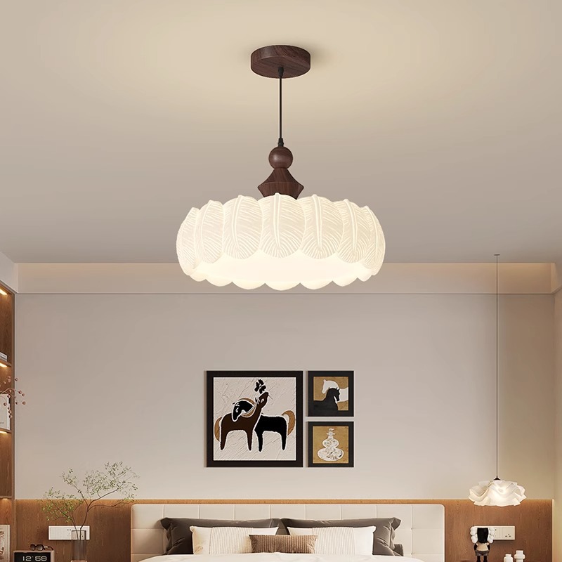 [Seleccionado cuidadosamente] Plumas de techo francés de mediana edad, madera maciza retro americana, protección ocular de espectro completo, lámpara creativa para el dormitorio principal