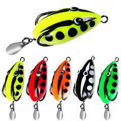 カエルは4cm/5.6gカエルスズキの黒魚を改造して浮水を殺した
