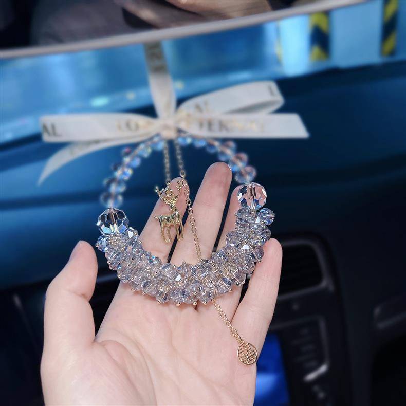 Xiaohongshu-style green light car pendant, safe journey car crystal ornament, rearview mirror interior hanging decoration for men and women