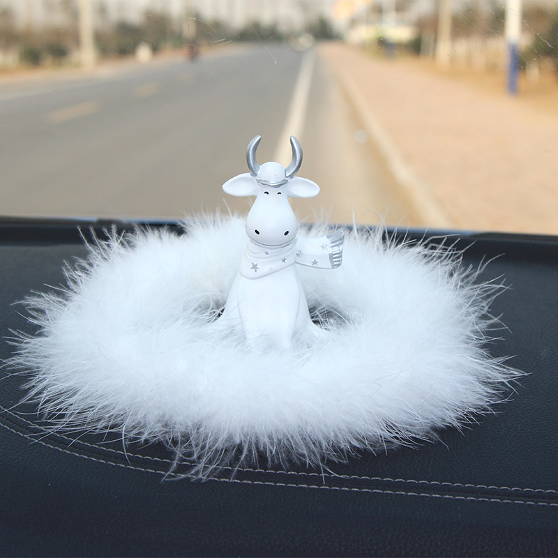 Decoraciones de automóviles de bendición de resina del año del terro mascota adornos interiores de automóviles lindos y creativos adornos de automóviles rosa
