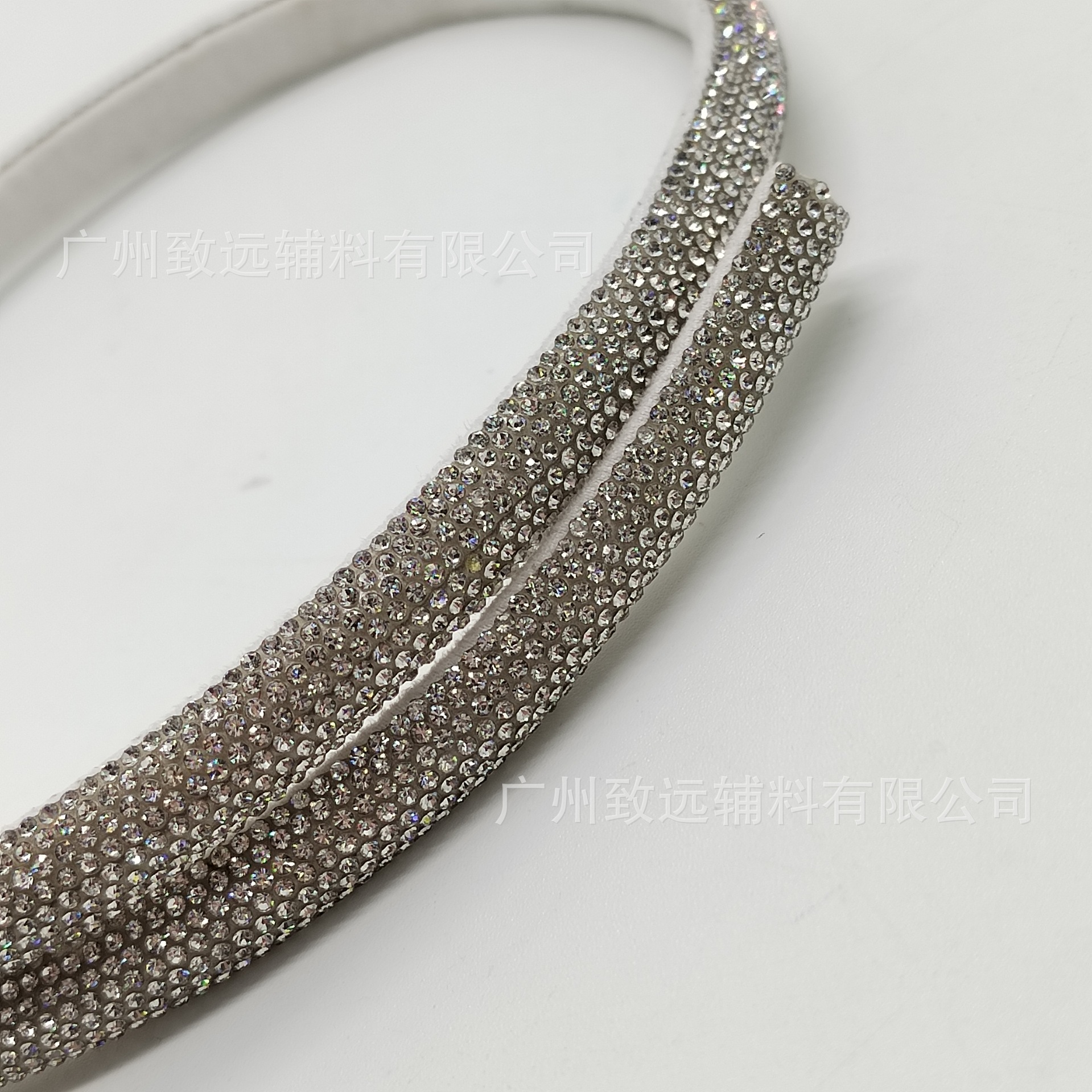 Semicírculo rhinestone cuerda de diamantes de imitación de media superficie tira de diamantes de imitación tubo de perforación de plástico redondo sandalias de tubo zapatos y sombreros material Diamond Strip fábrica