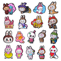 新しいかわいい布LABUBUシリーズの洞靴アクセサリーpvcソフトゴムDIY靴花靴ボタン装飾ボタン