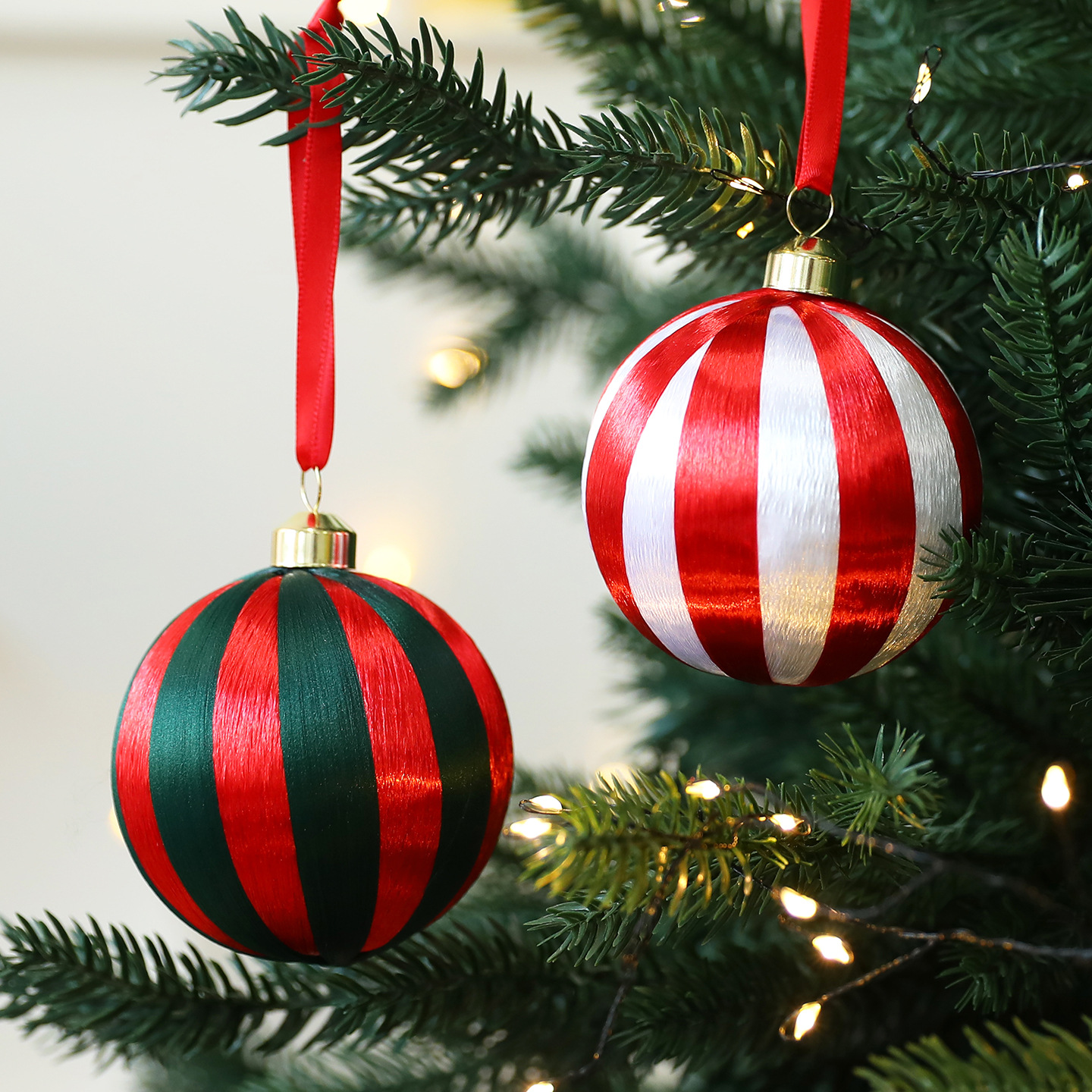 8CM Plastic Christmas Wrapped Ball Ornaments – 12-Piece Set (6 Red/Green & 6 Red/White, Foldable Box Packaging, Holiday Tree Decor, Window Display)_voghion.com