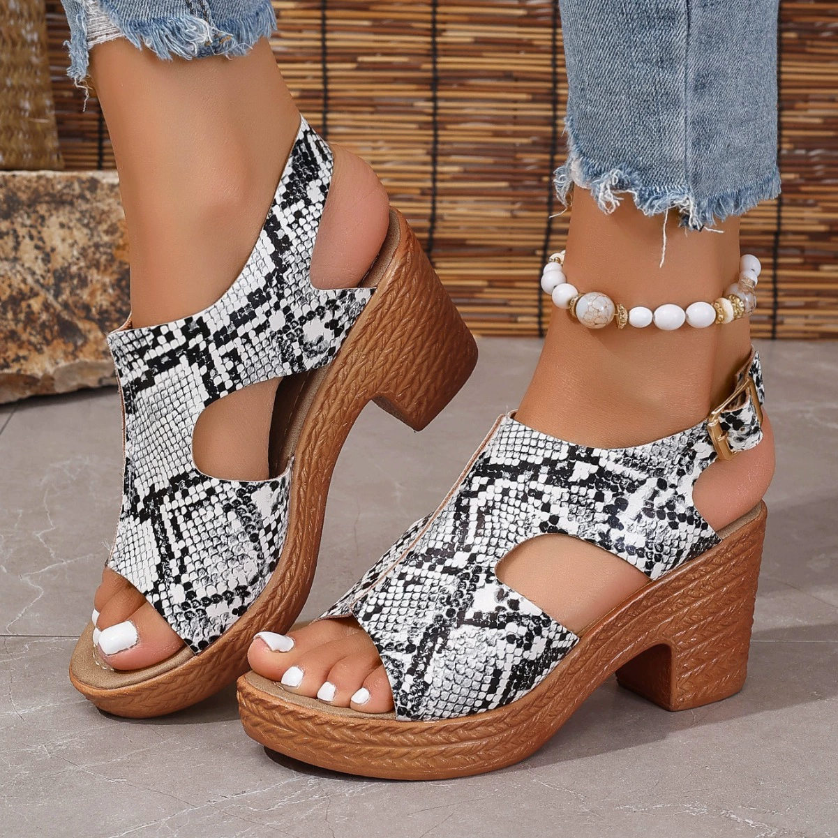 Летние босоножки Amazon 2024, новые, с открытым носком, на платформе, с пряжкой, в римском стиле, на высоком каблуке, больших размеров, для экспорта.