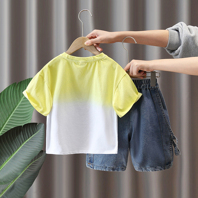 7313 Little Yellow Duck Clouds Traje de verano para niños 2025 Nueva ropa de verano para niños Estilo fino de manga corta guapo y de moda