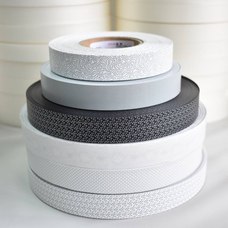 供应印花纯PU热风胶带 环保雨衣防水条 冲锋衣专用压胶条