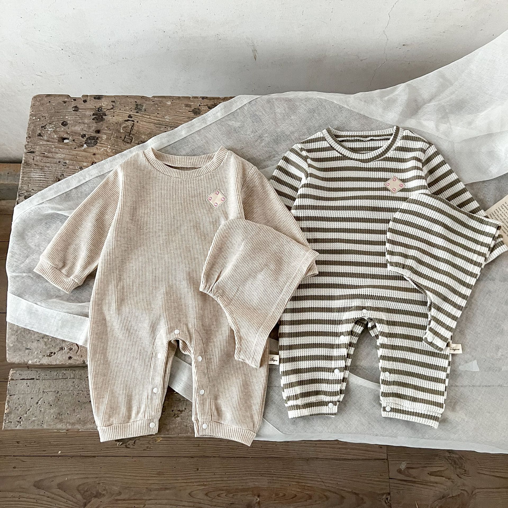 ins Korean autumn new product men's and women's Baofuge one-piece long-sleeved baby striped crawler suit with hat