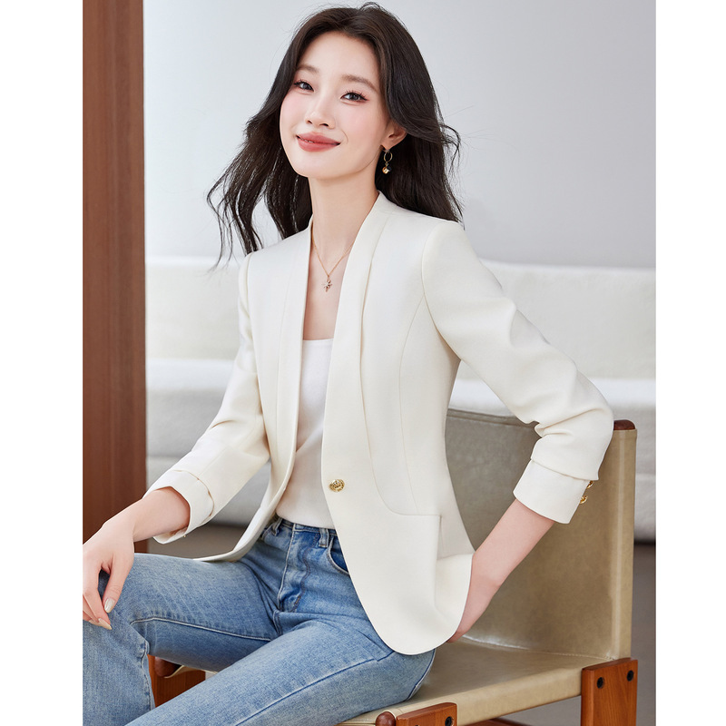 Off-white women's blazer for autumn, slim-fit, elegant, suitable for workplace and commuting, stylish and versatile top Off-white women's blazer for autumn, slim-fit, elegant, suitable for workplace and commuting, stylish and versatile top