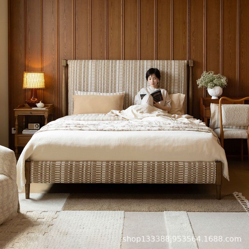 West Coast French-Style Vintage Light Luxury Retro Solid Wood Fabric Bedroom Simple Modern Large Bed with Leather and Fabric Combination, Removable and Washable