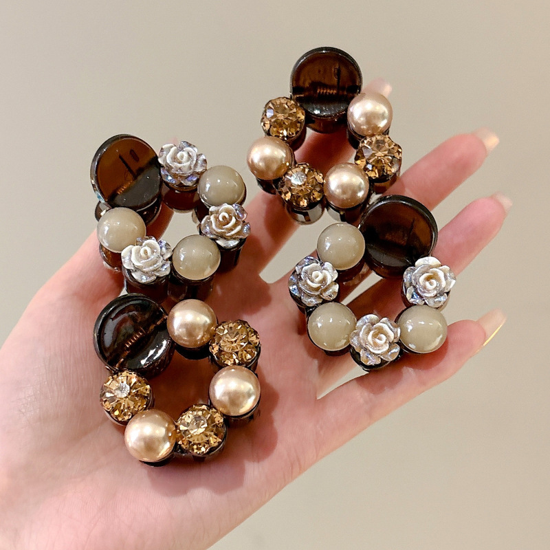 Camellia de alta sensación de flores de cabello de mitad de cabello pequeño clip de agarre de cabeza detrás de tocado delicado pequeño clip de cabello de corona